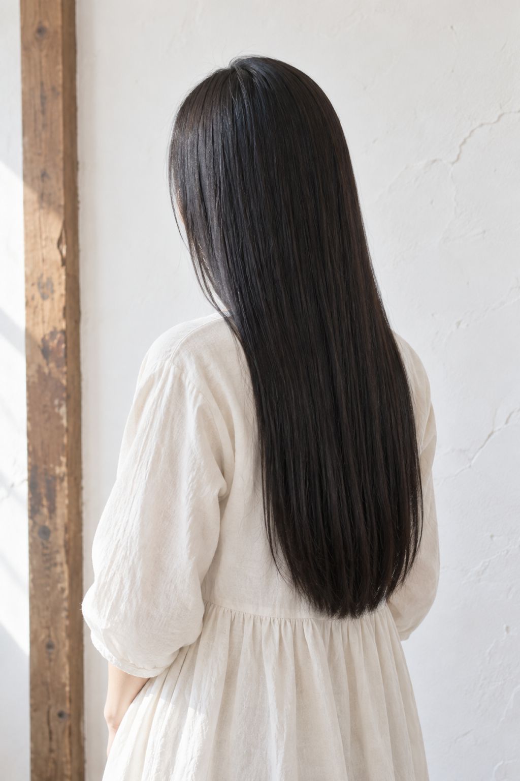 前髪なしのロングの後ろ姿