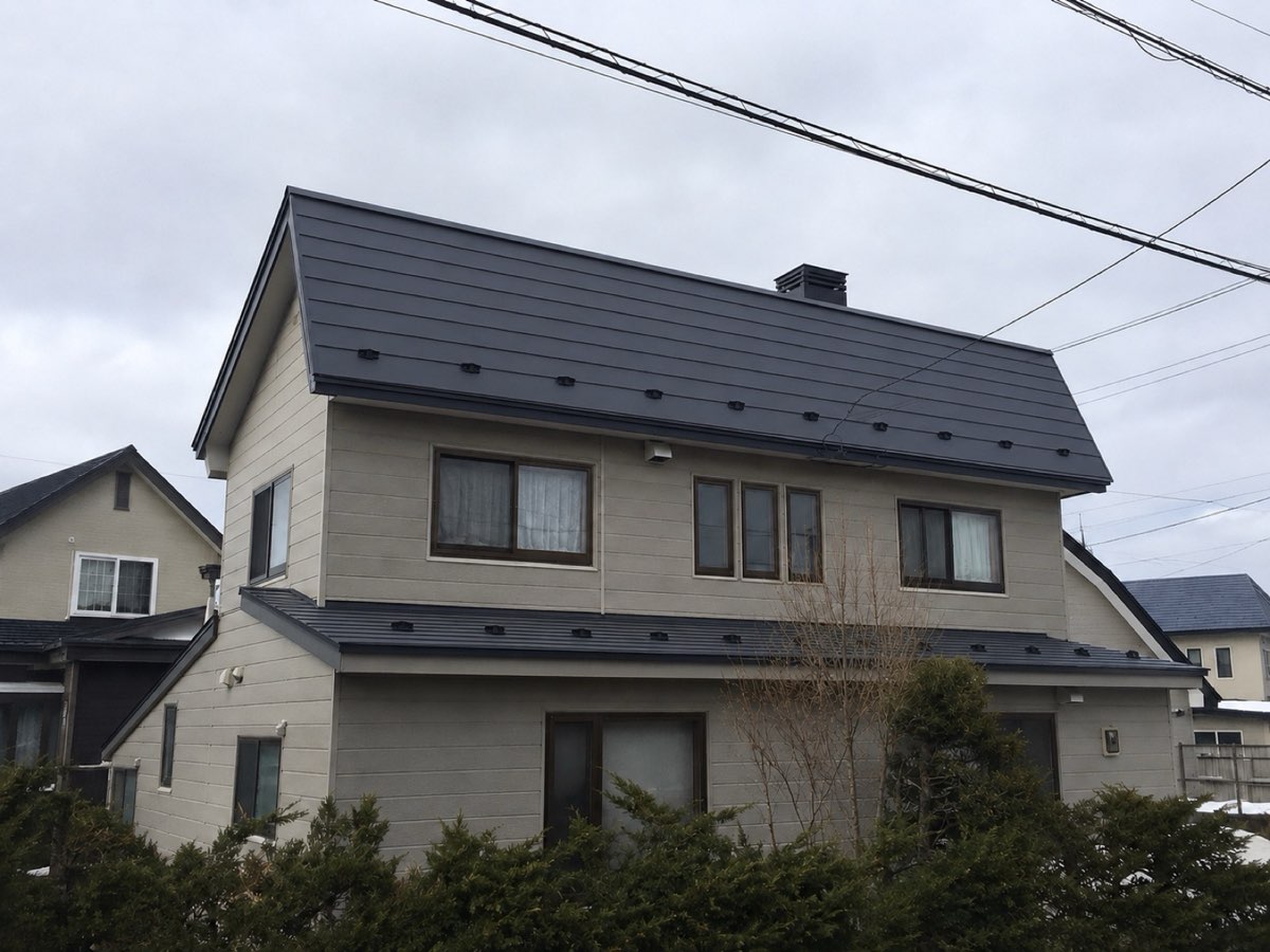 屋根をふき替えた住宅（工事の後）
