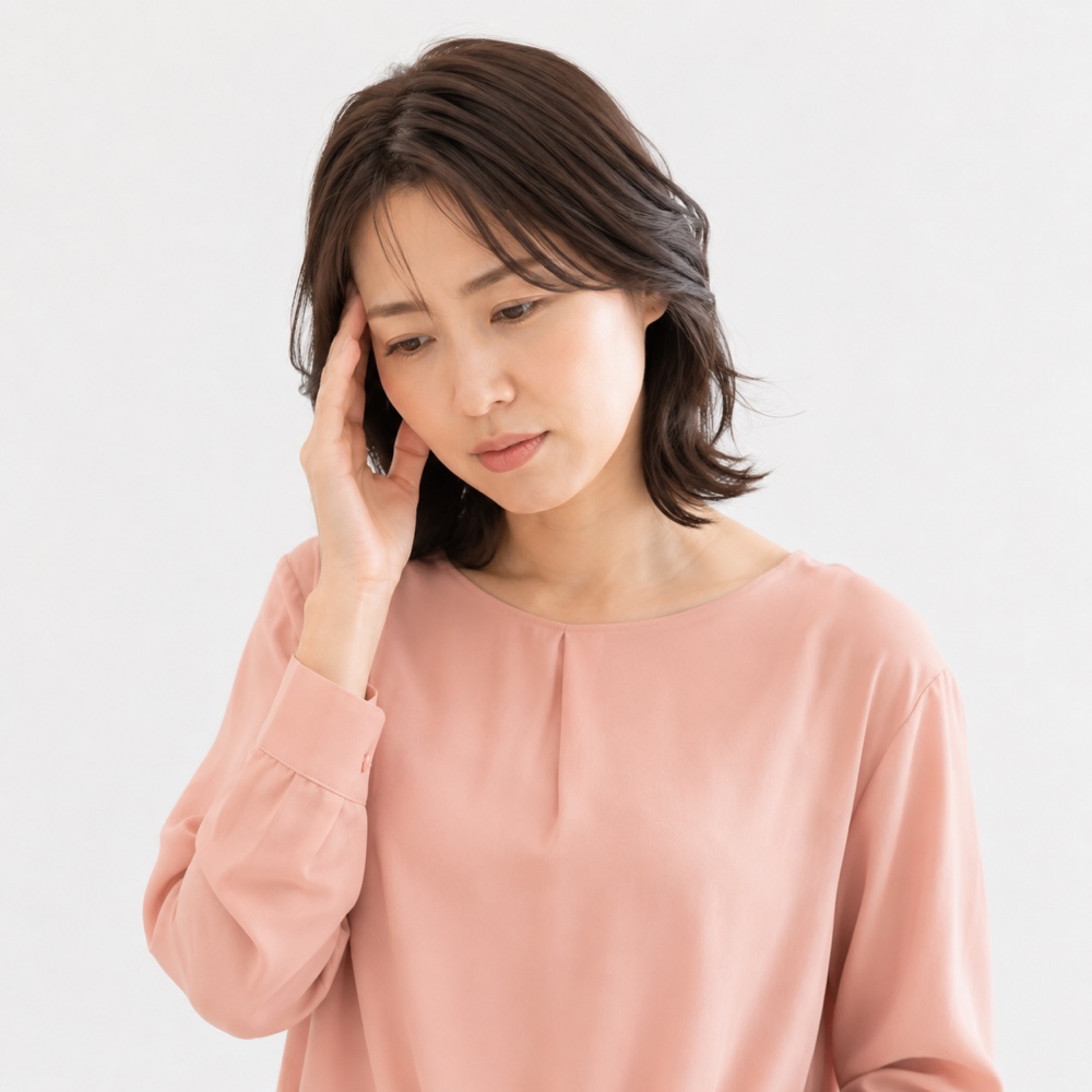 頭の重さを感じている女性